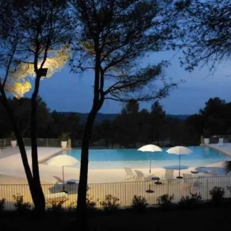 Camping 4 Etoiles - Piscine - Eecheb Castelnau-de-Guers