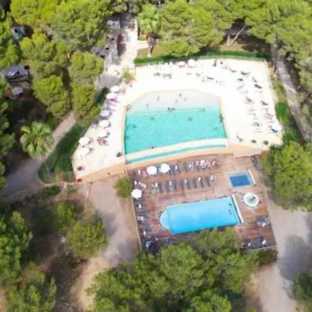 Camping 4 Etoiles - Piscine - Eecheb * Castelnau-de-Guers