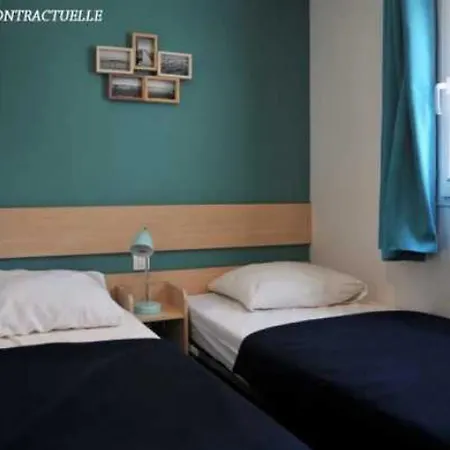 Camping 4 Etoiles - Piscine - Eecheb אתר קמפינג Castelnau-de-Guers